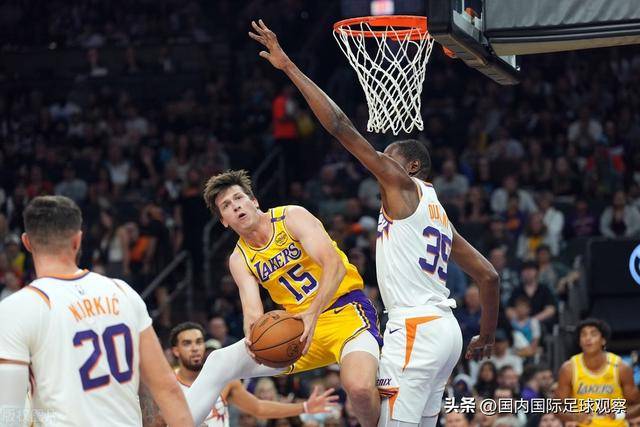 恩比德爆砍70+18文班亚马33分 76人夺得6连胜